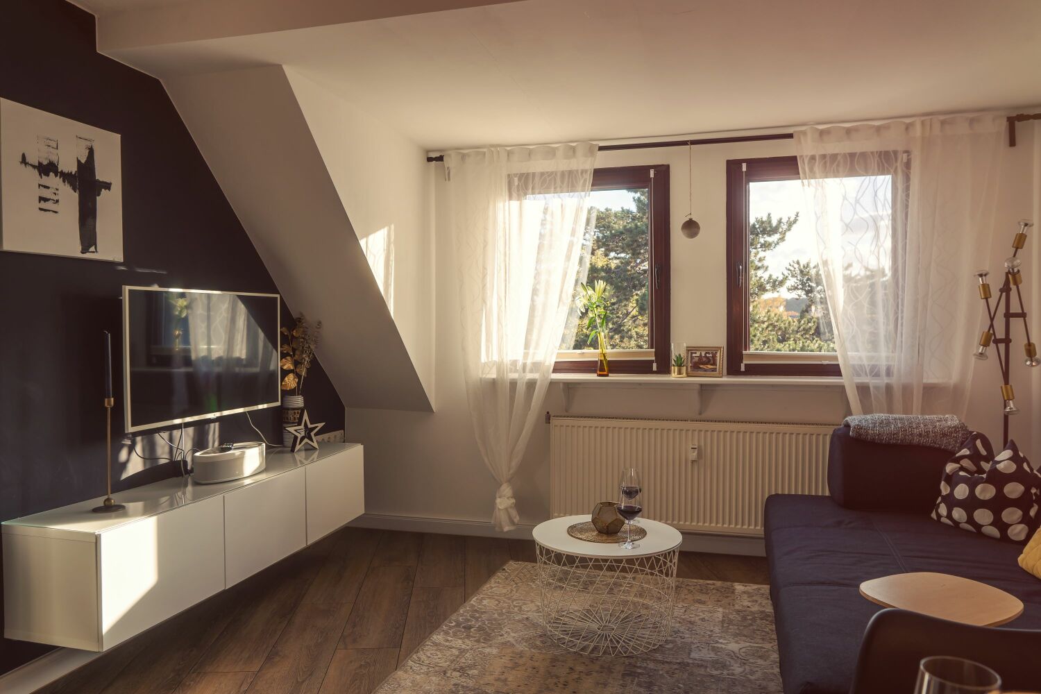 Wohnzimmer 2 klein.jpg