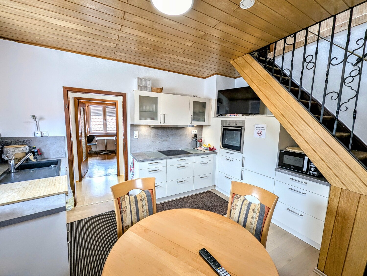 Küche und Esszimmer 3.jpg