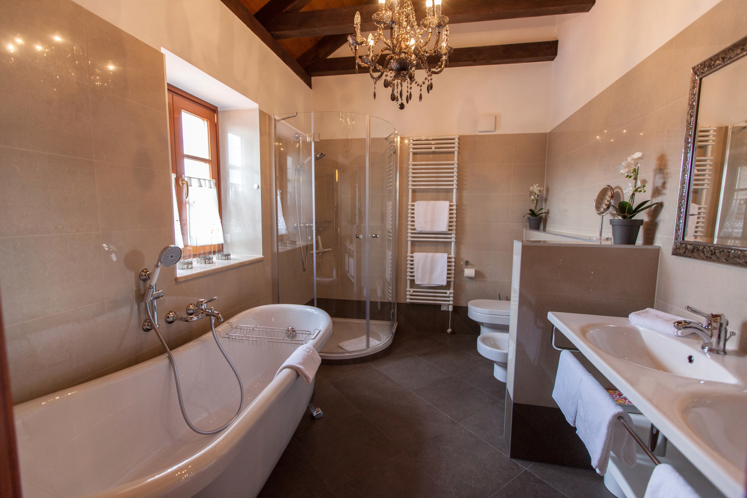 019-V.VALLIS Bathroom I .jpg