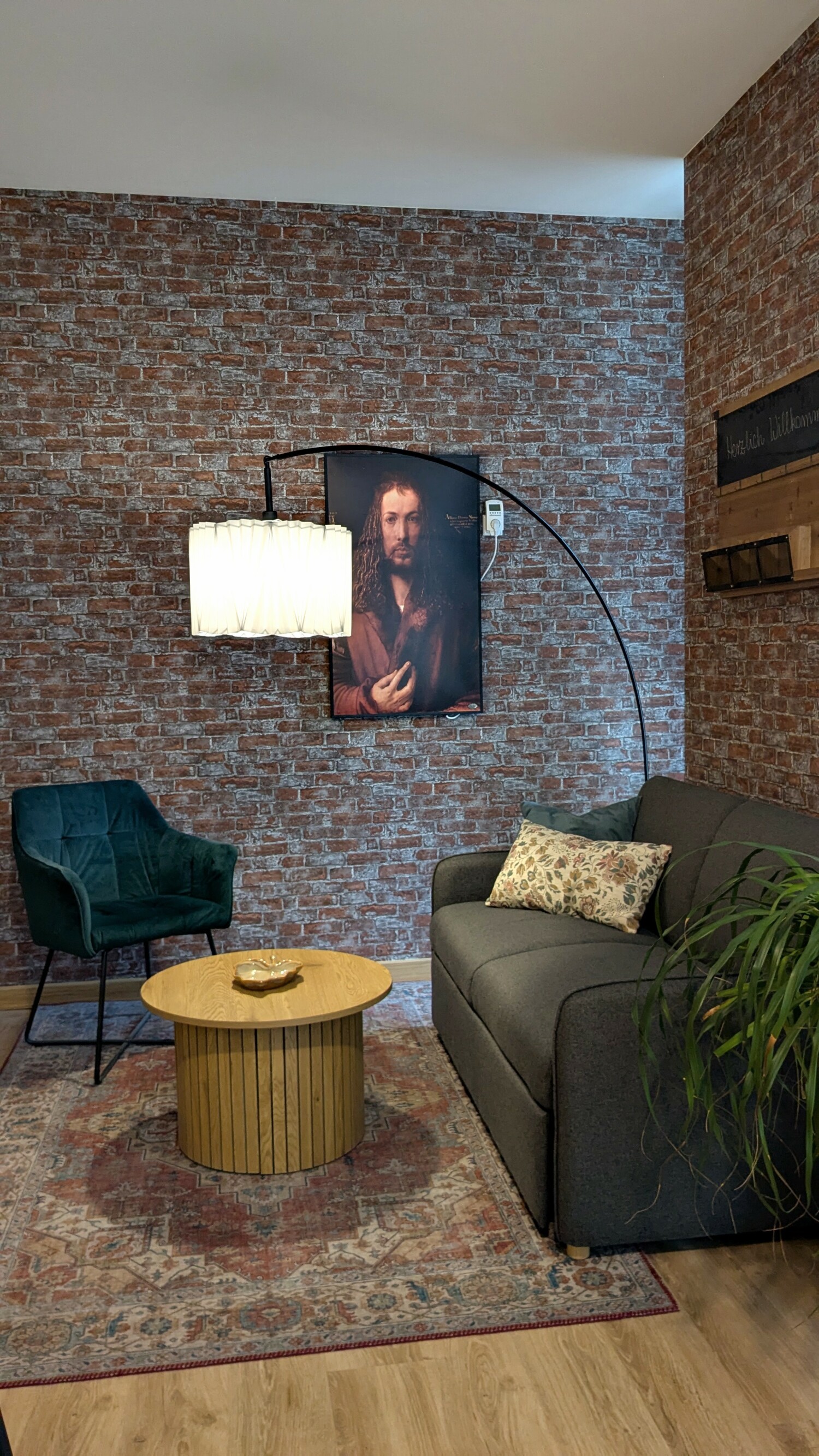 Wohnbereich beleuchtet.jpg