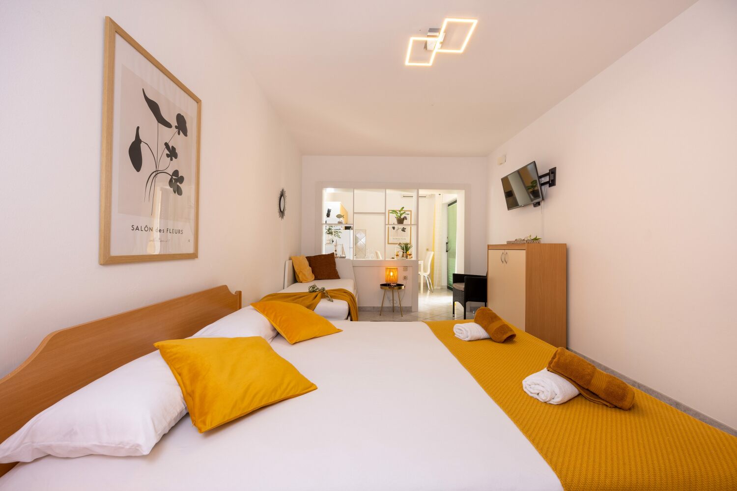 3_a21_bedroom1_1b - tiny800kb.jpg