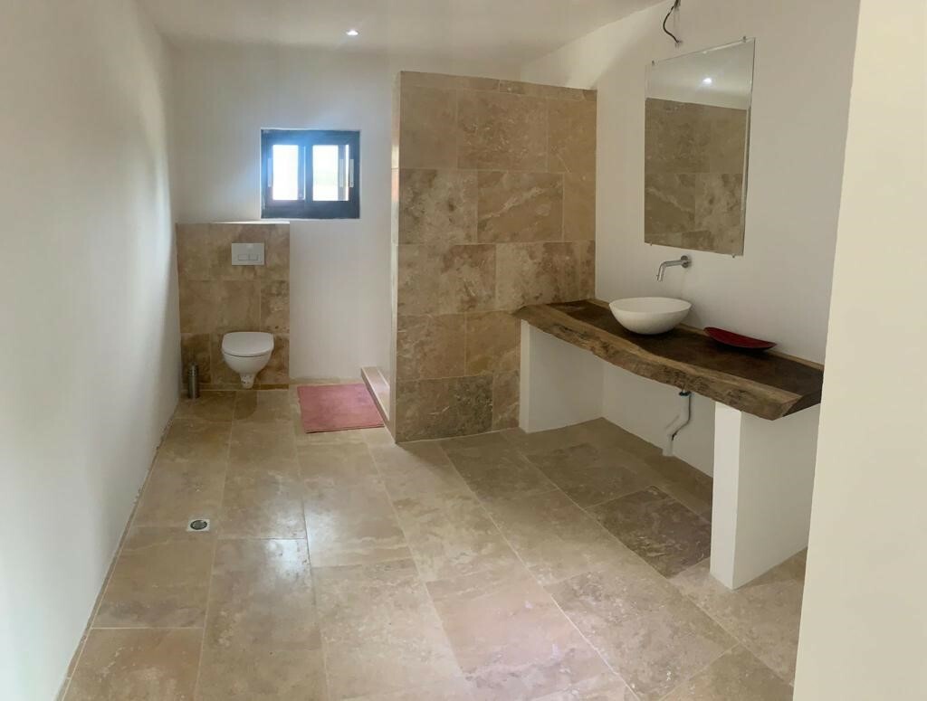 1e badkamer bij andere grote slaapkamer.jpg