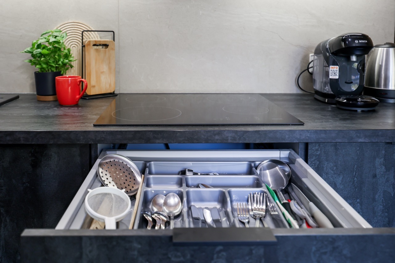 wyposażona kuchnia wój gospodarz najem którkoterminowy Łódź Duży.jpeg