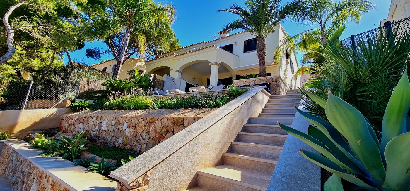 Garten mit Terrassen.jpg