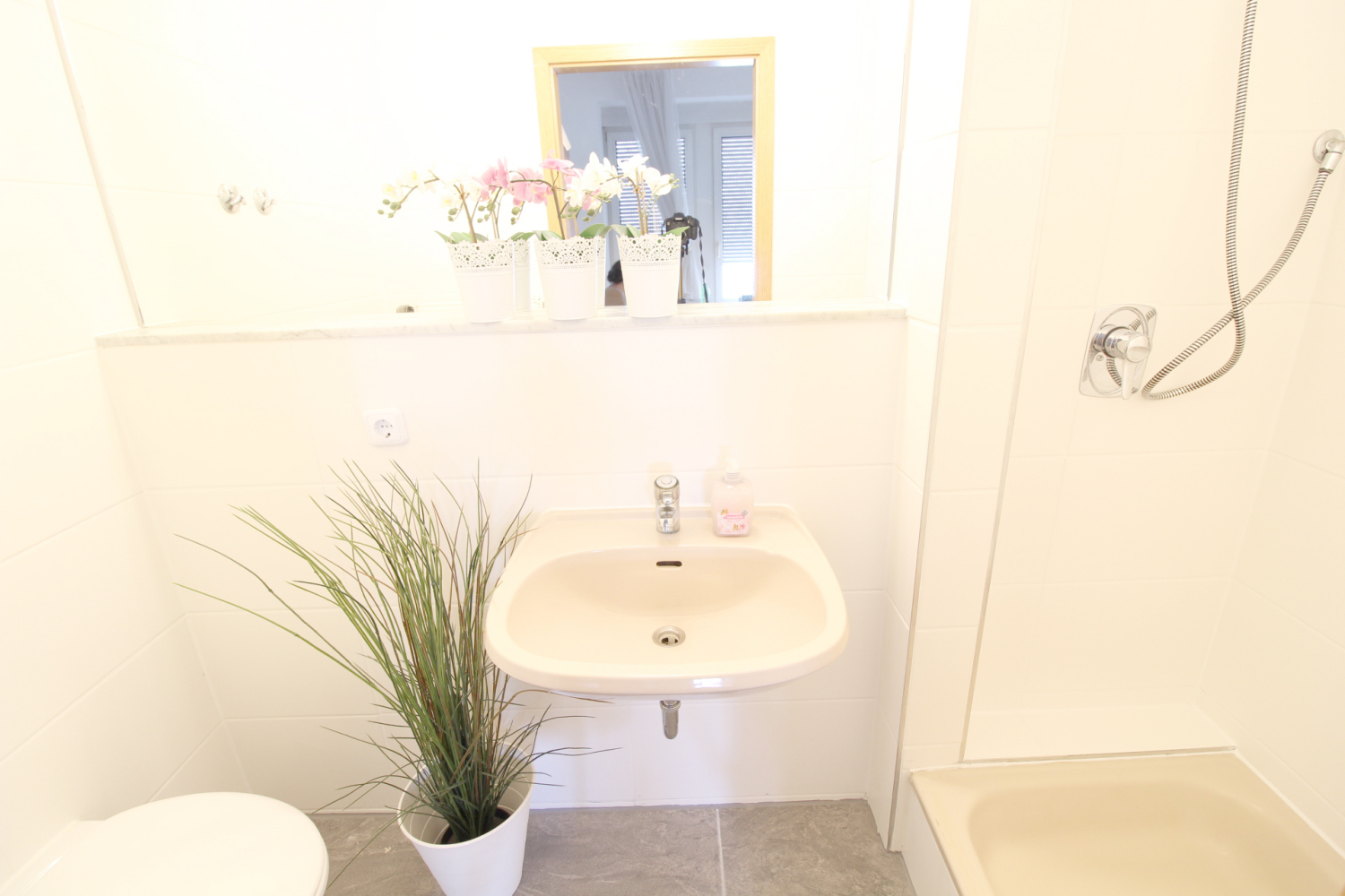 2022-04-13 - bathroom-b_b.jpg