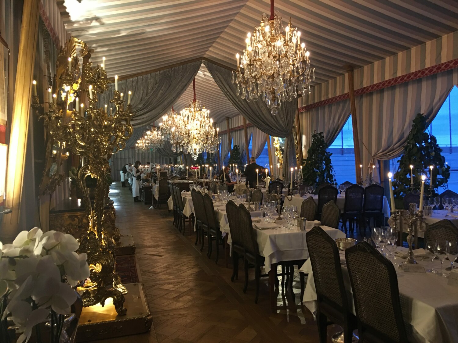 Le grand buffet 2.JPG