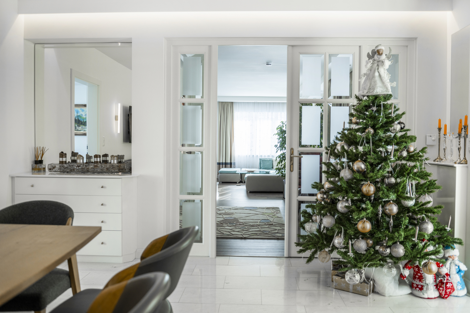 Esszimmer mit Blick in Wohnzimmer 1.jpg