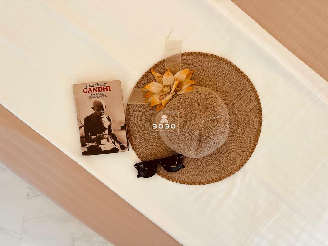 28 Chapeau + Lunette + Bookin 2.jpg