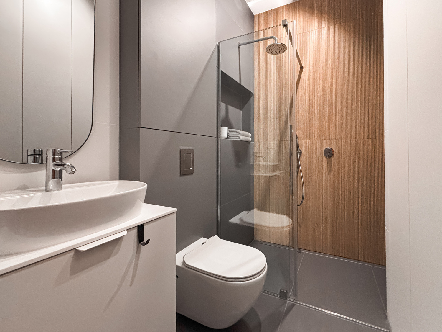 Łazienka z prysznicem walkin  w centrum Łodzi Nawrot.jpg