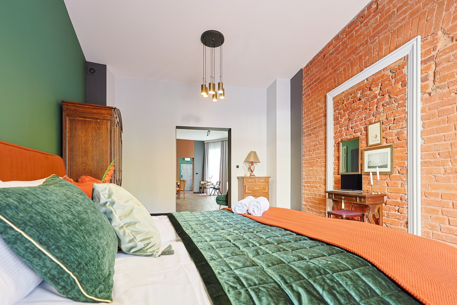 widok na salon z sypialni.jpg