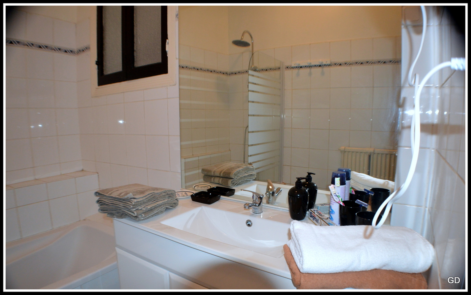 beziersapart apart art déco salle de bains.JPG