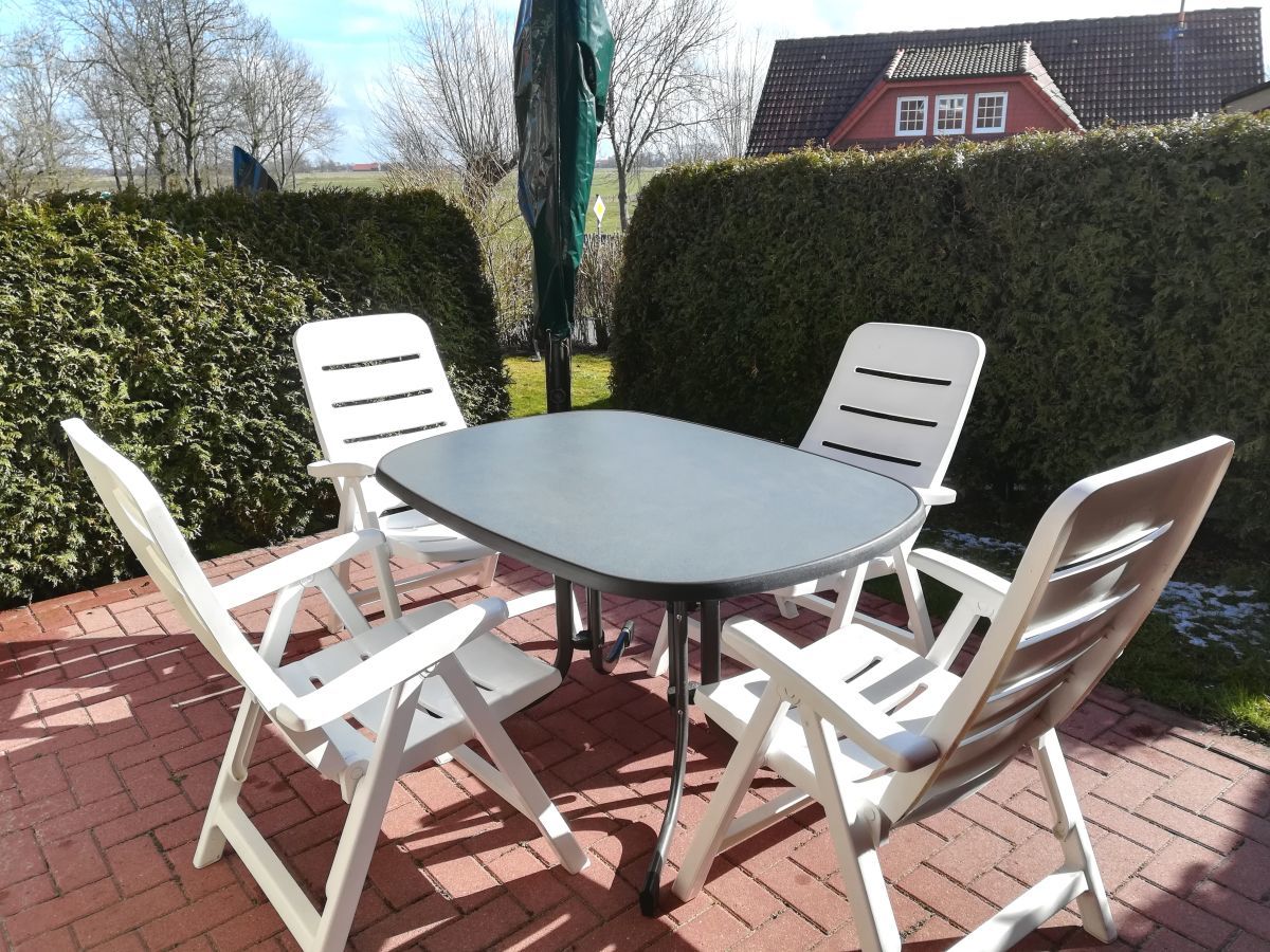 Sicht-und windgeschützte Terrasse in Südwestlage.jpg