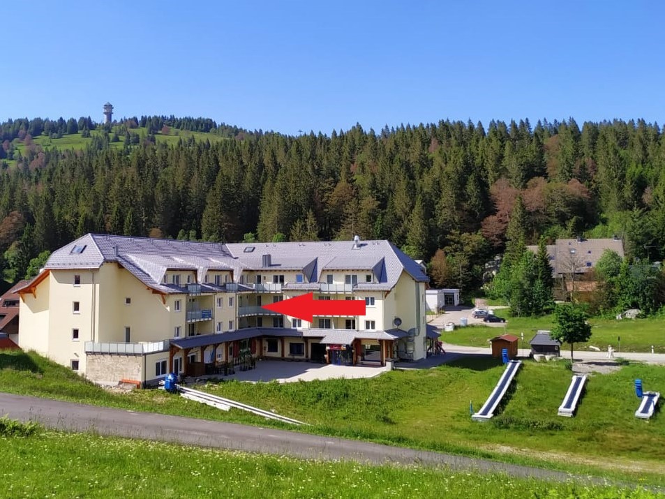 12-Außenansicht mit Pfeil.jpg