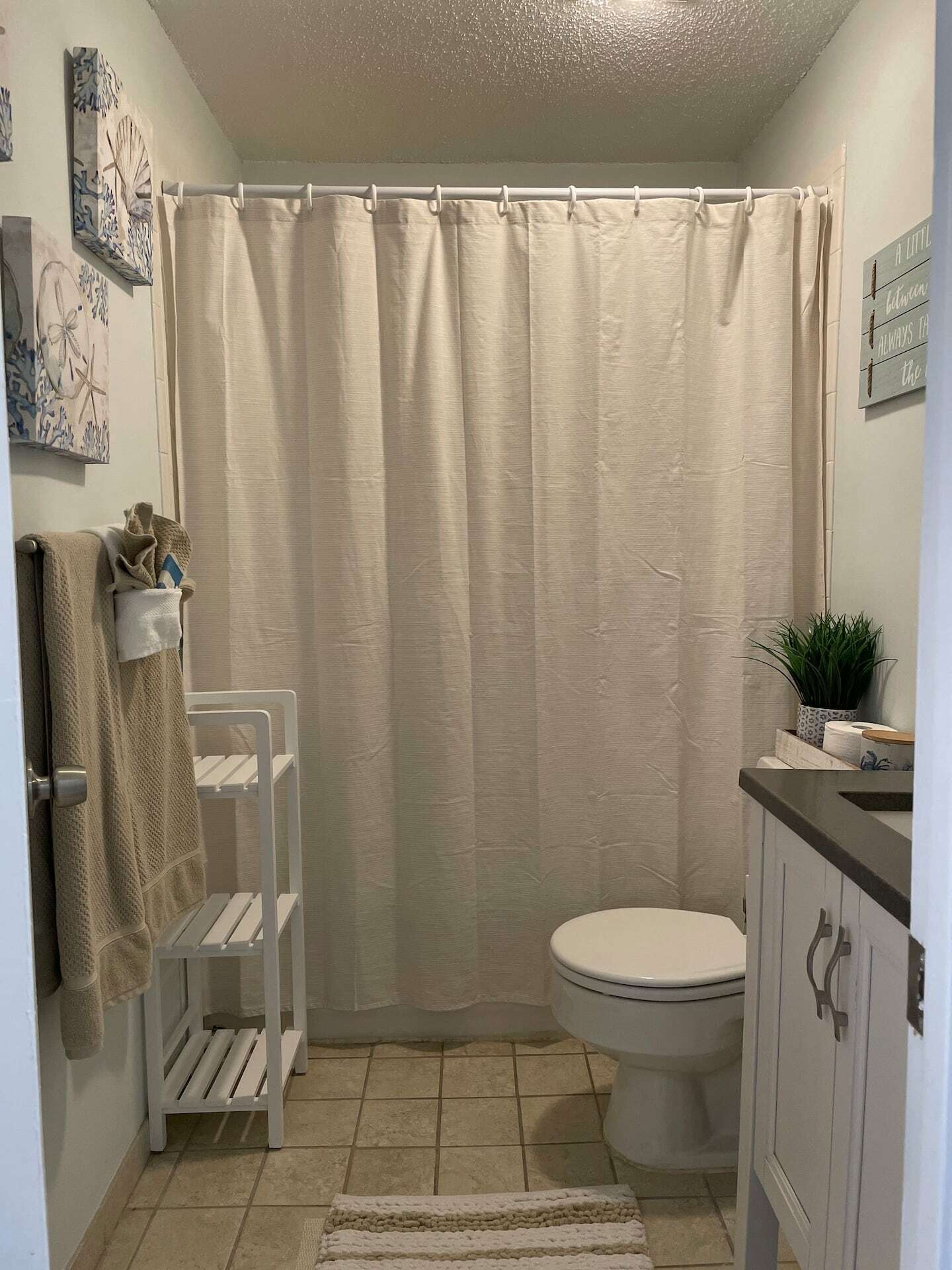 upstairs bathroom.jpeg