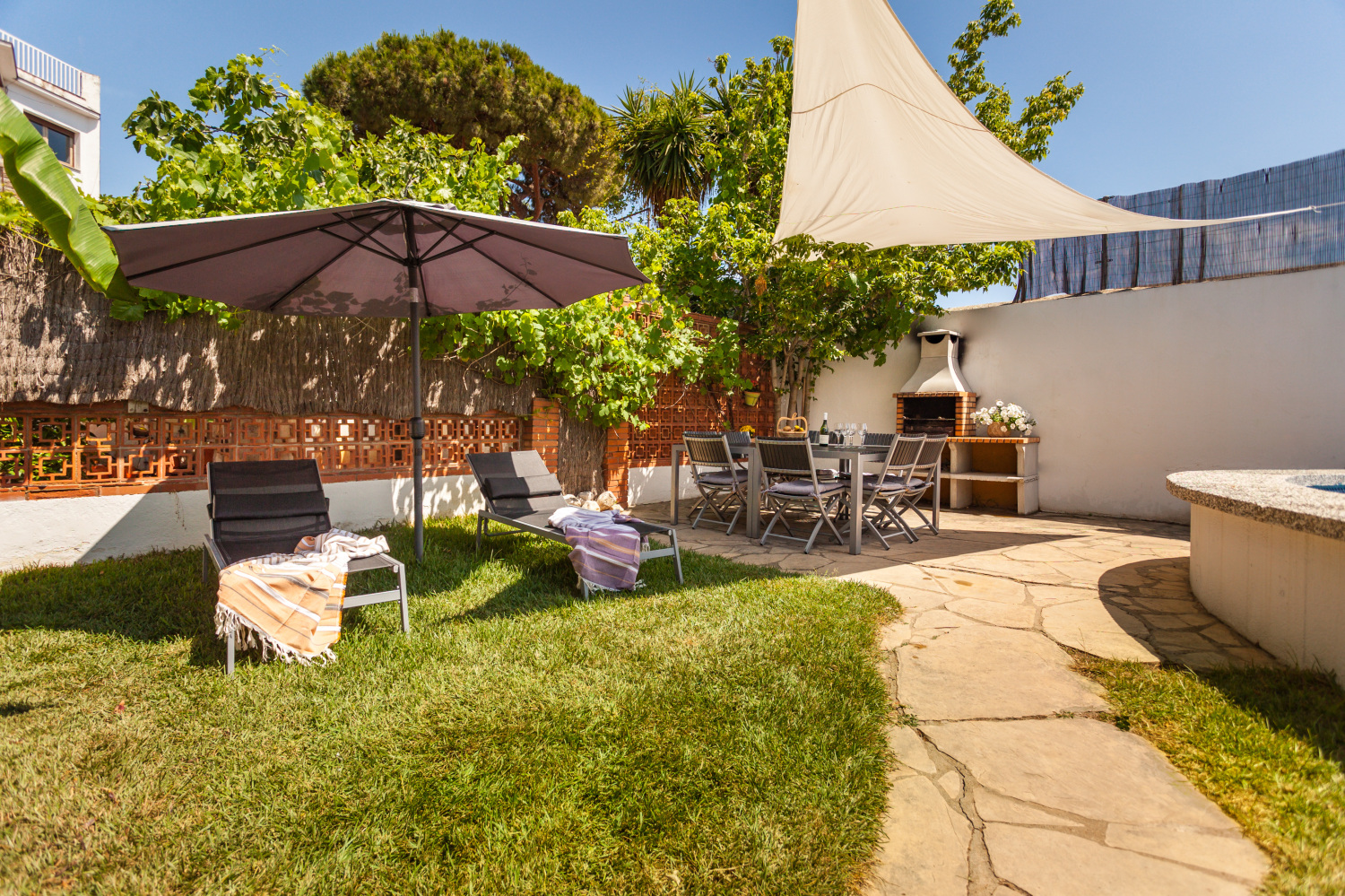 Toni Coll - Castelldefels - Passeig de la Marina 185 - L - 02.jpg