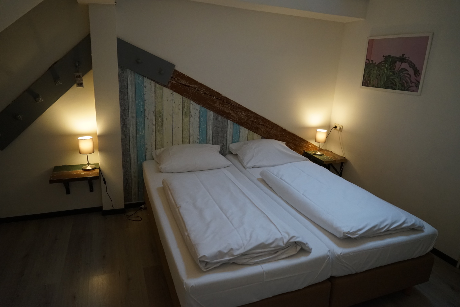 4 Bettzimmer Rotes Haus-1.JPG