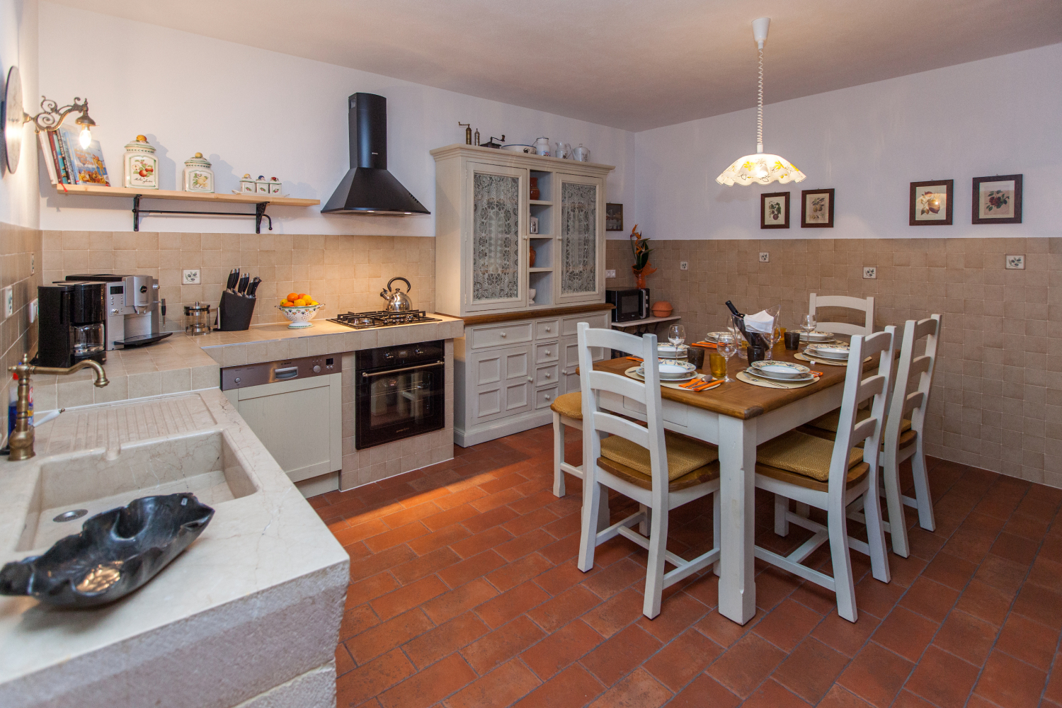 001-V. Vallis Kitchen.jpg