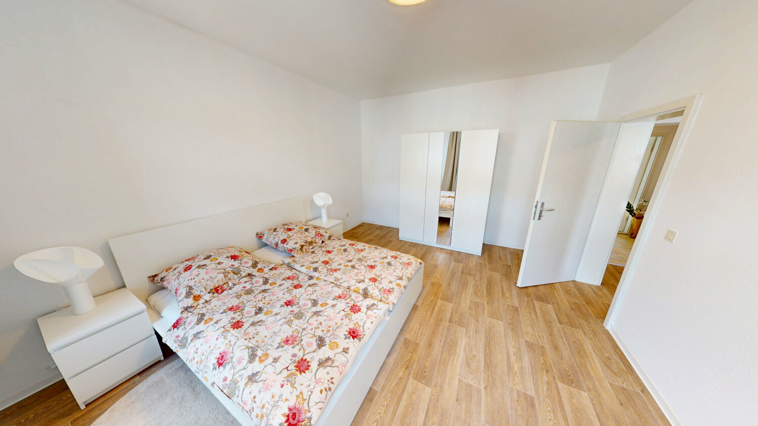 Schlafzimmer (3).jpg