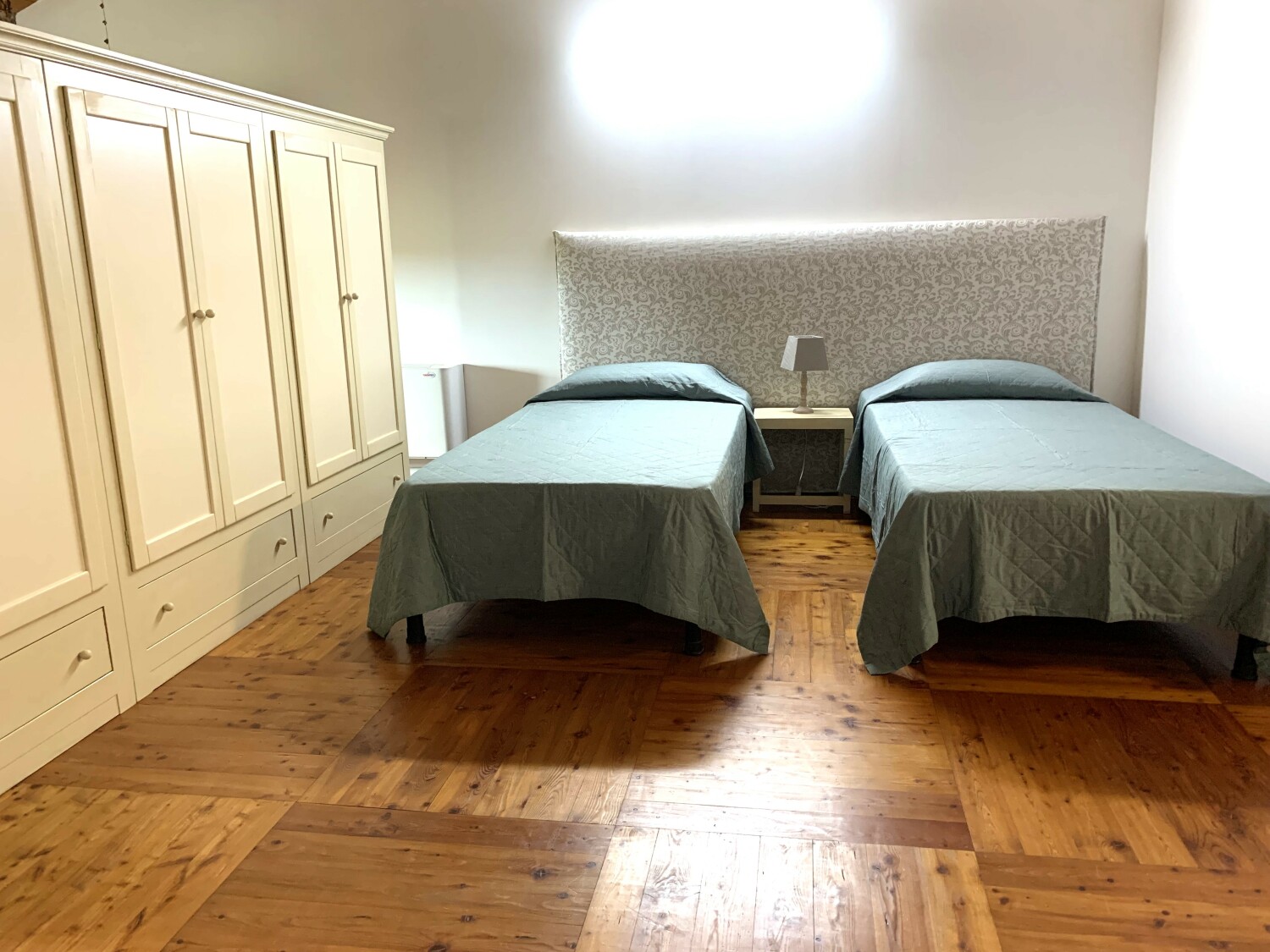 due letti mansarda.jpg