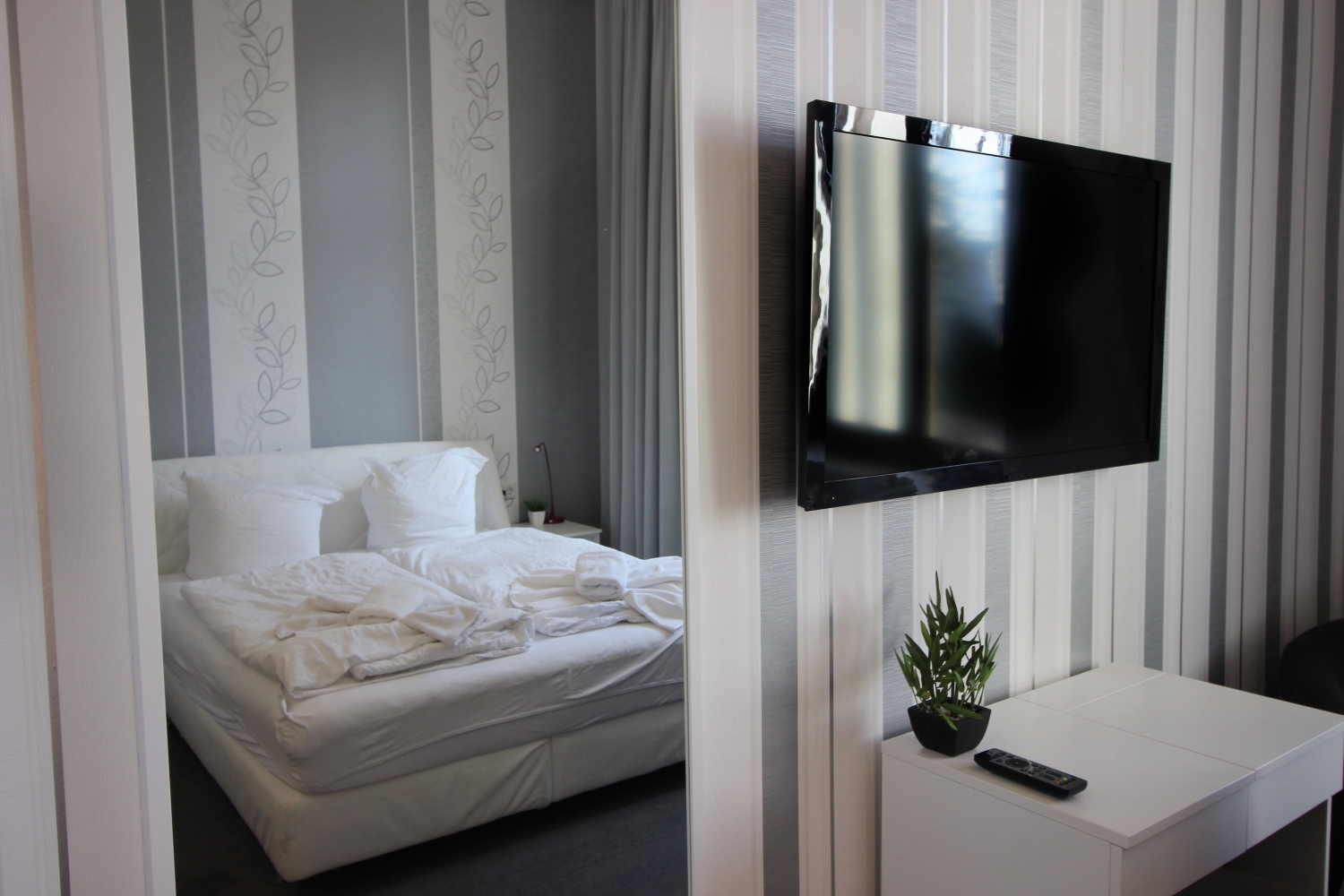 Schlafzimmer mit Bad Kopie.jpeg