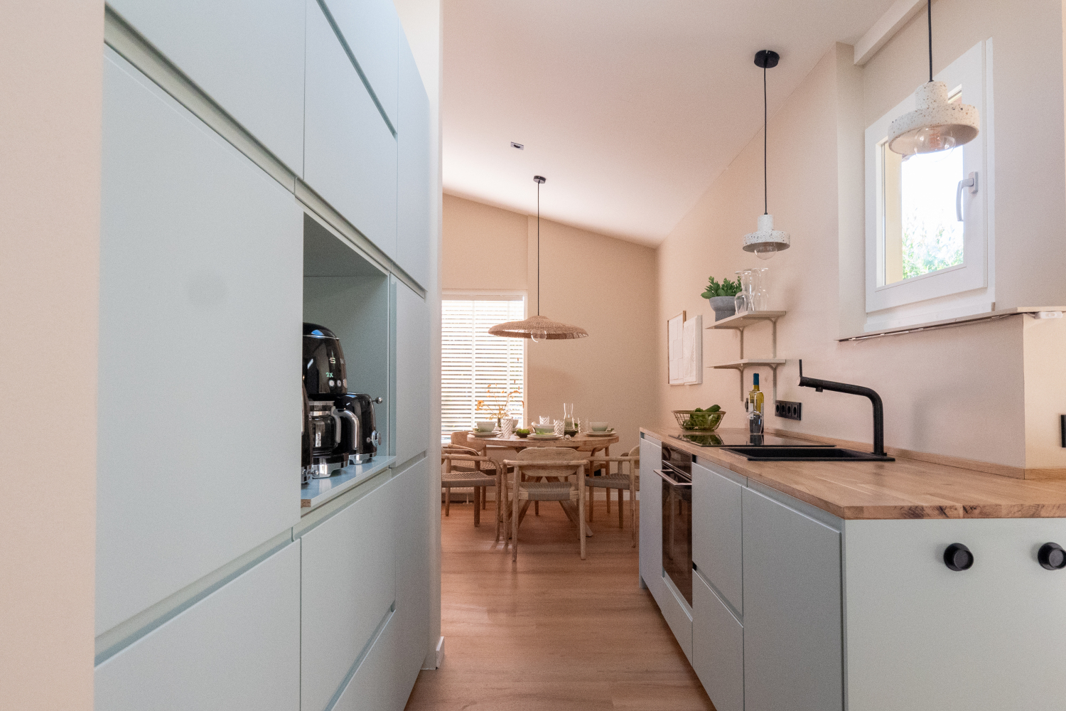 Mamooi - Blick in die Küche.jpg