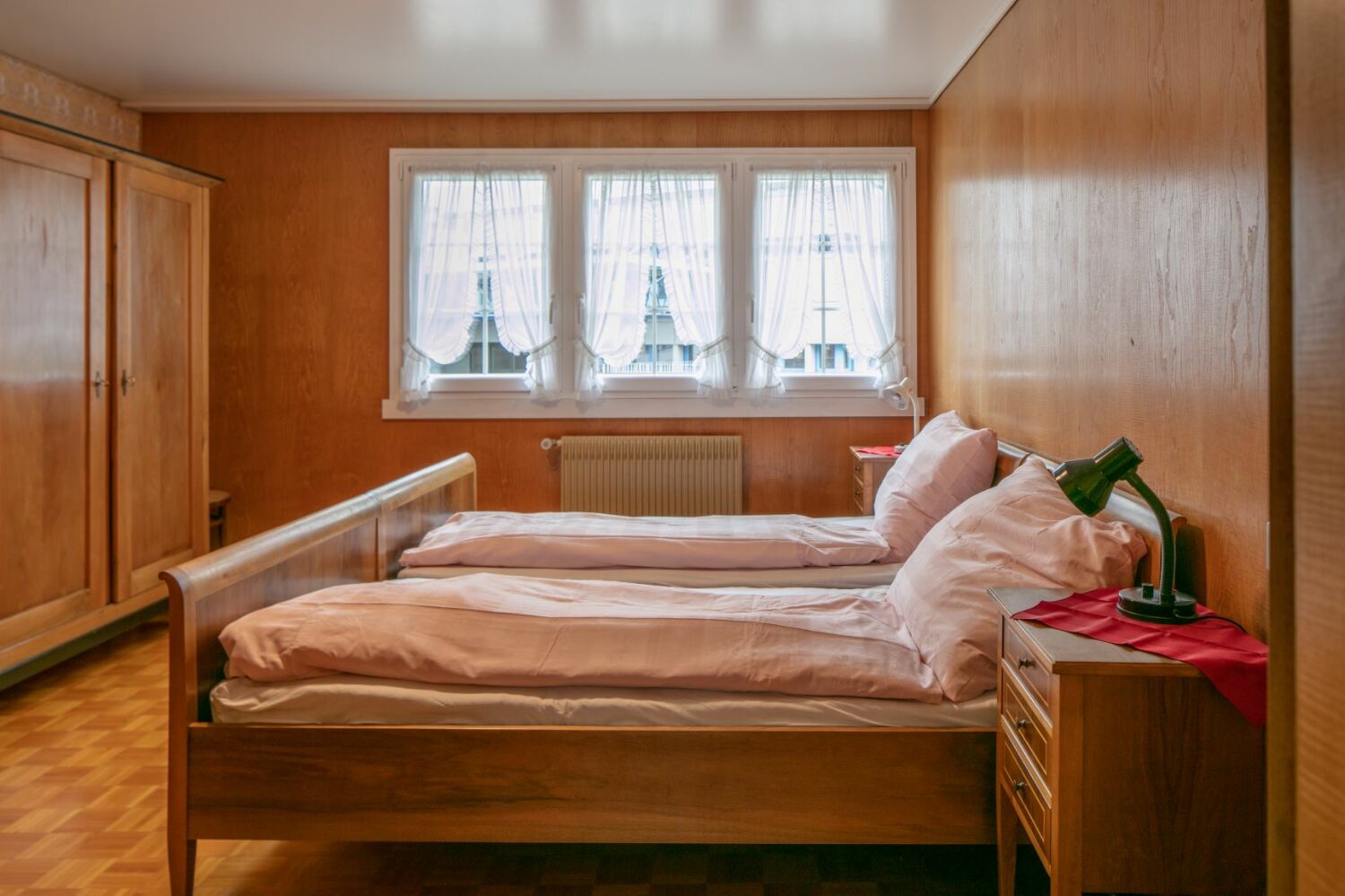 010_neu1_Elternschlafzimmer_Blattenheimatstr.8_Appenzell.jpg