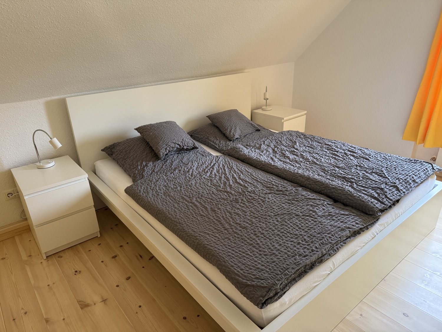 Schlafzimmer gelb 1.JPG