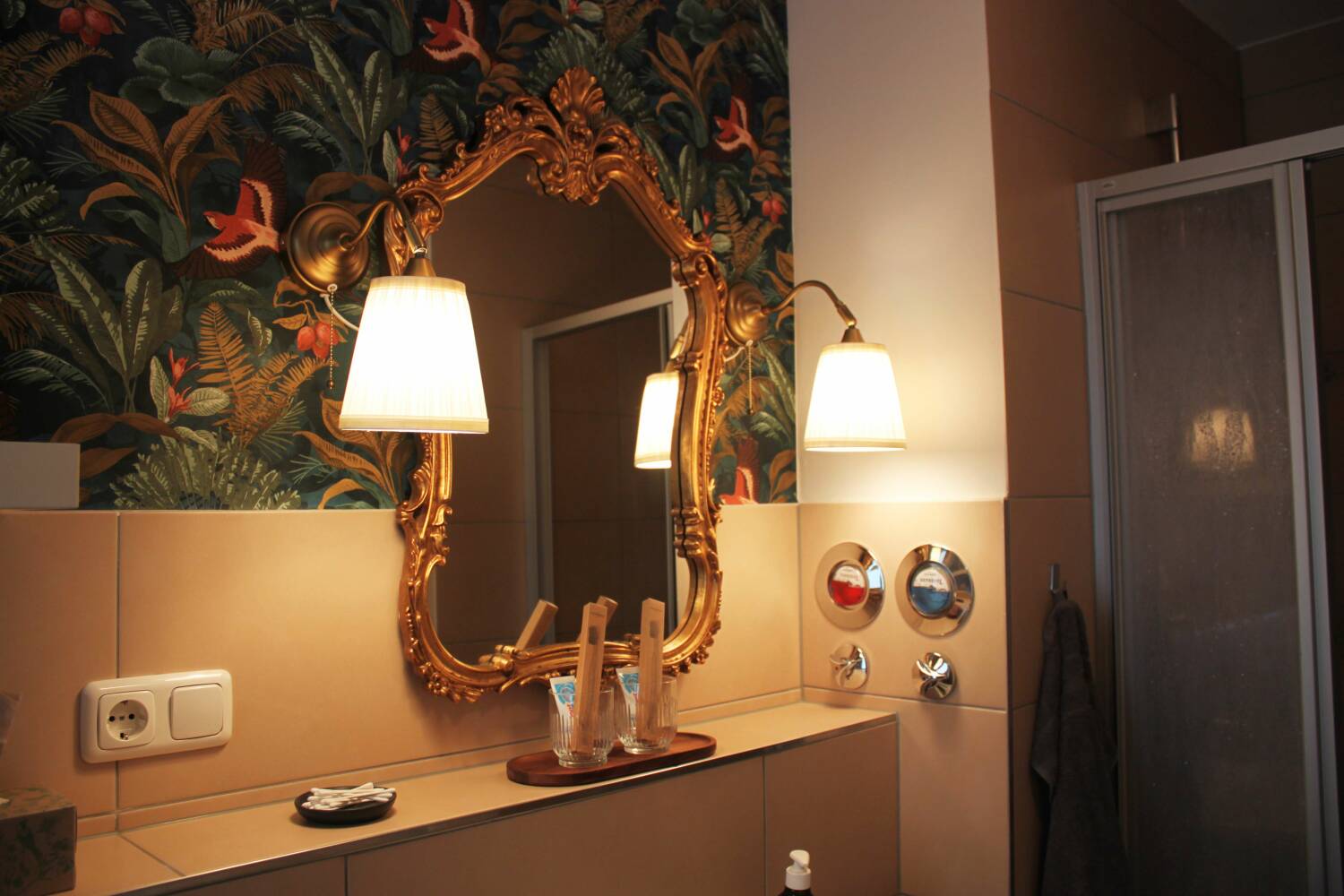 RB Apartment Badezimmer Essentials.jpg