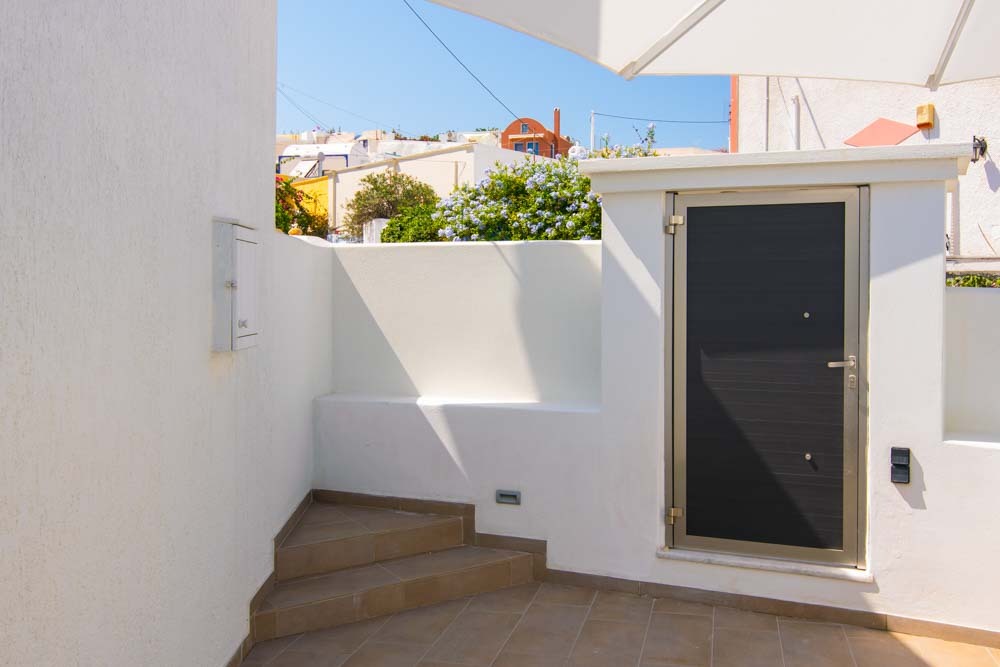 front yard & door.jpg