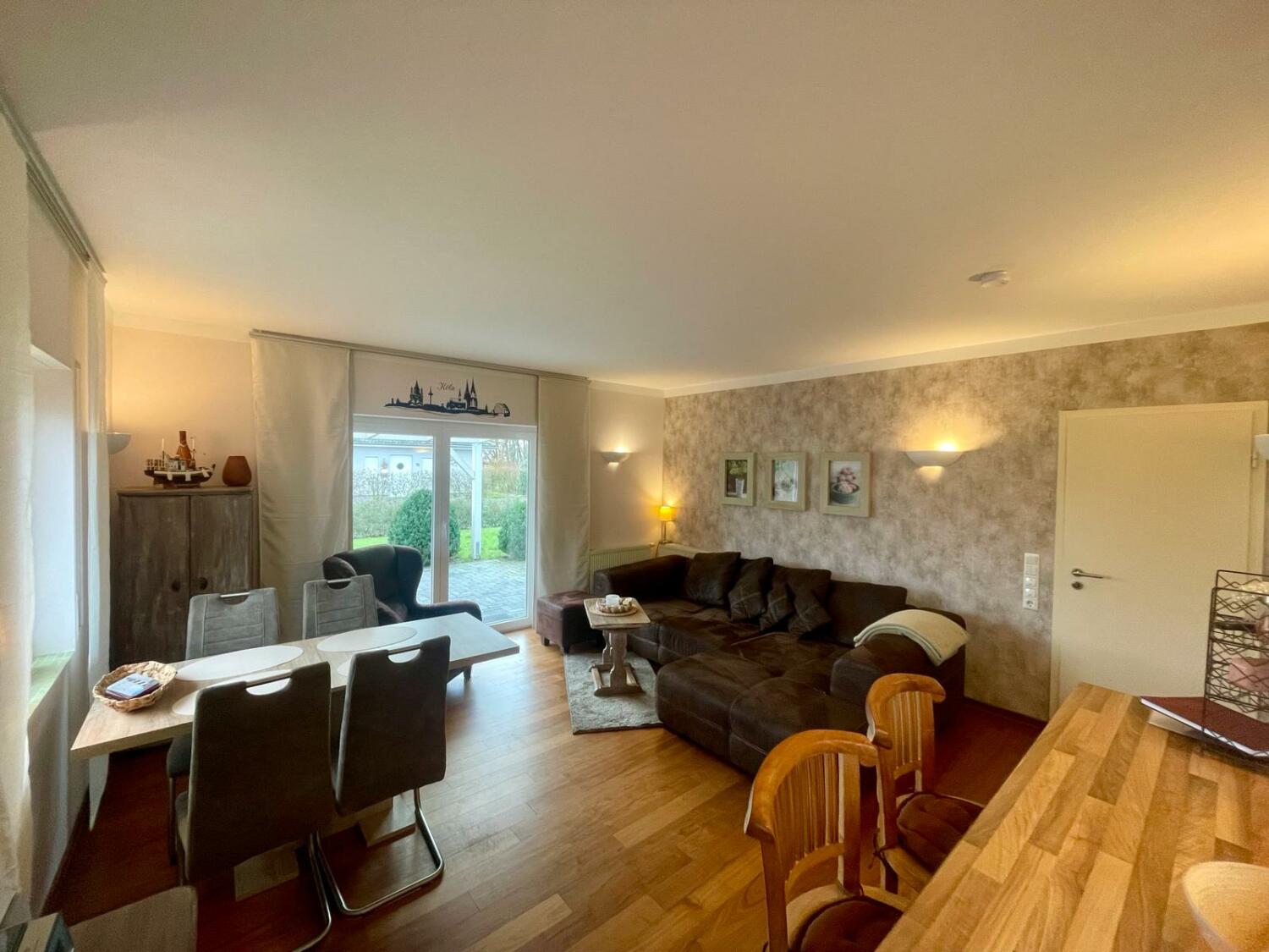 Wohnzimmer  und Küche (2).jpg