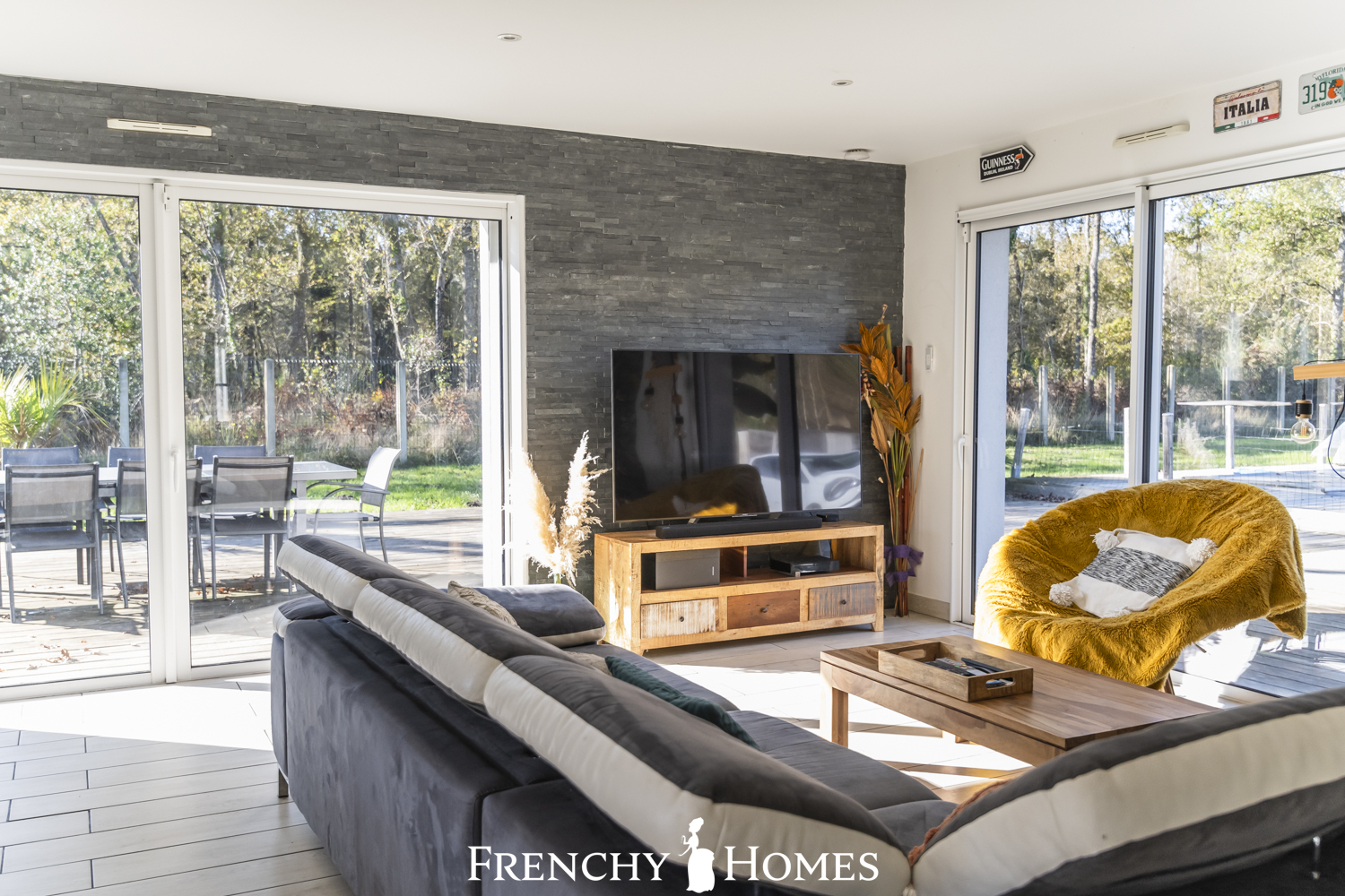 FrenchyHomes24Logo-421.jpg
