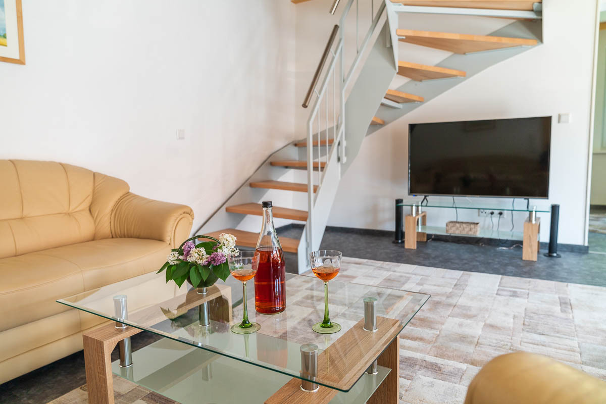 (1) Wohnzimmer, Couchecke.jpg