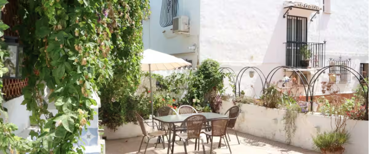 Courtyard - wide angle.png