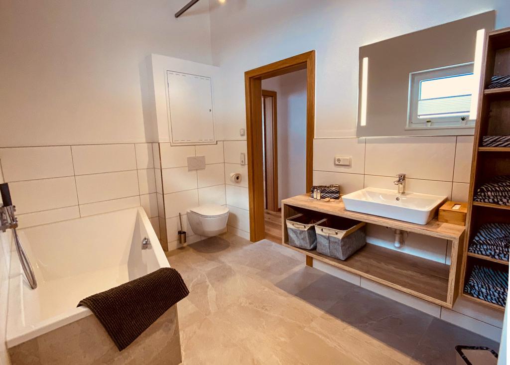 Badezimmer_Wanne.jpeg