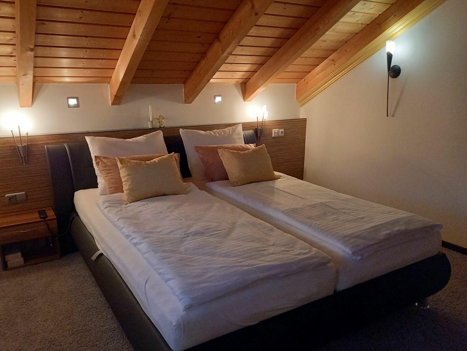 Schlafzimmer (1).JPG