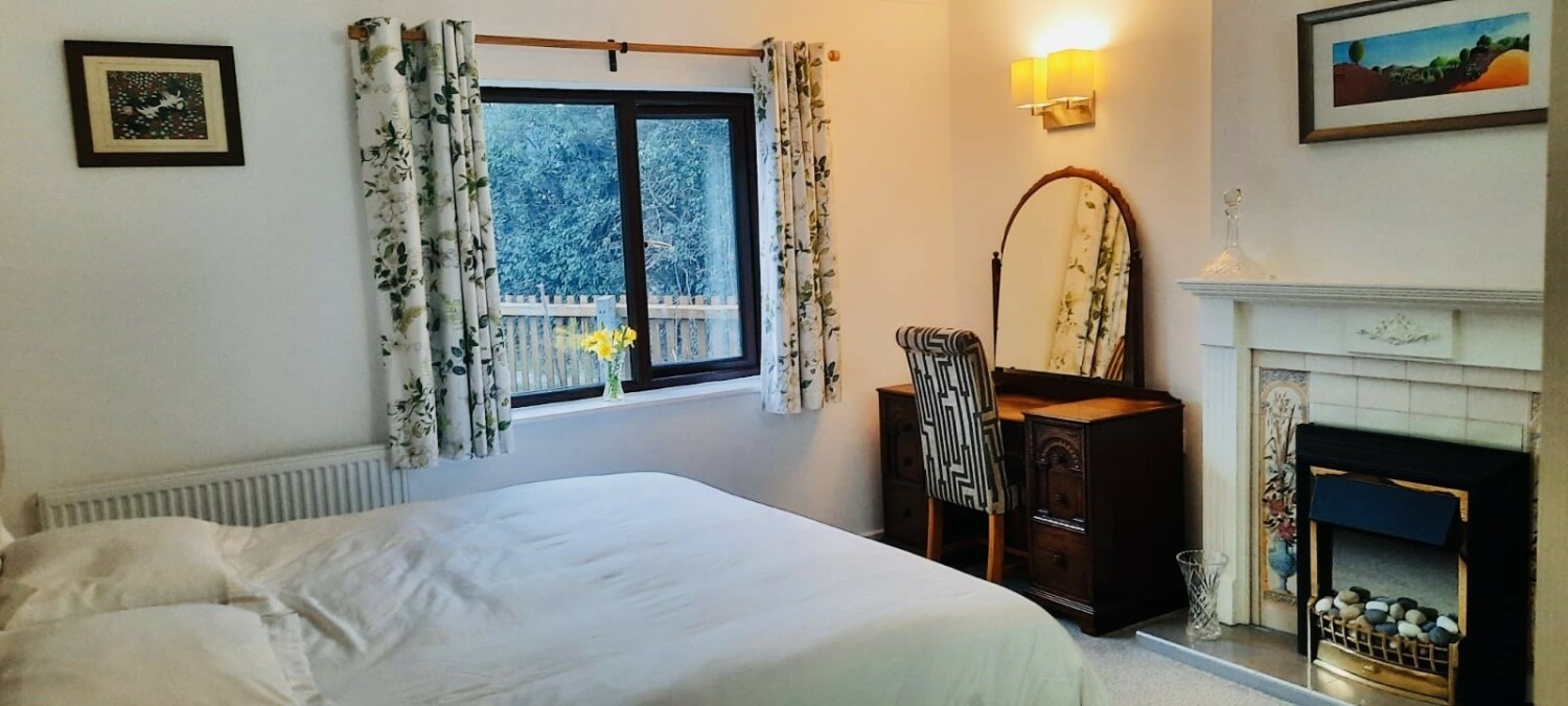 sheldon house guest room.jpg