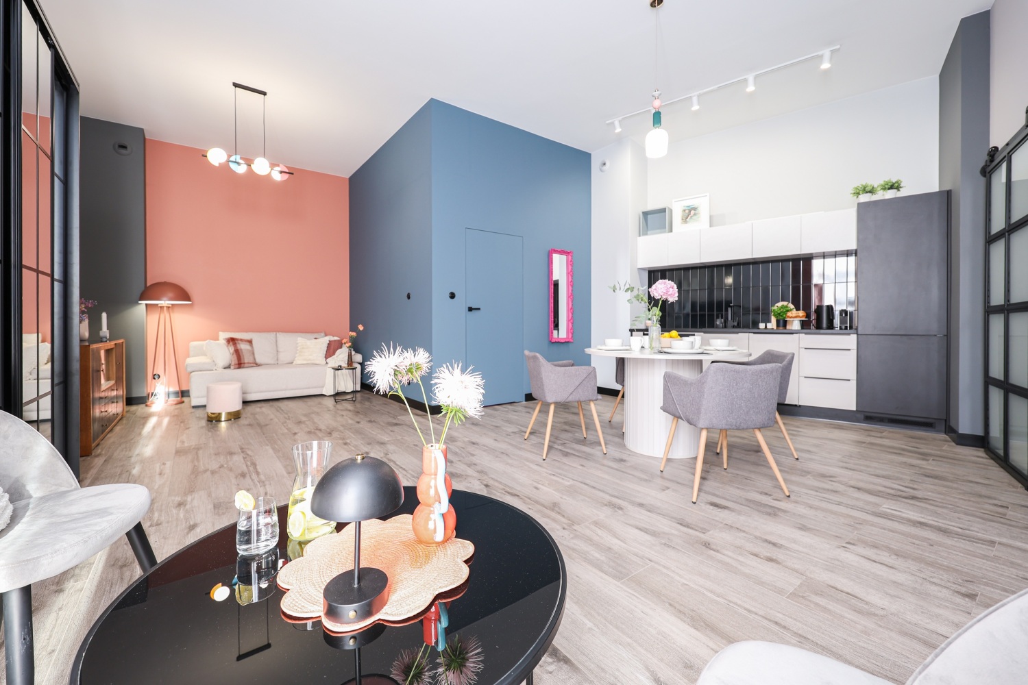 widok na całe mieszkanie airbnb twójgospodarz booking.jpg