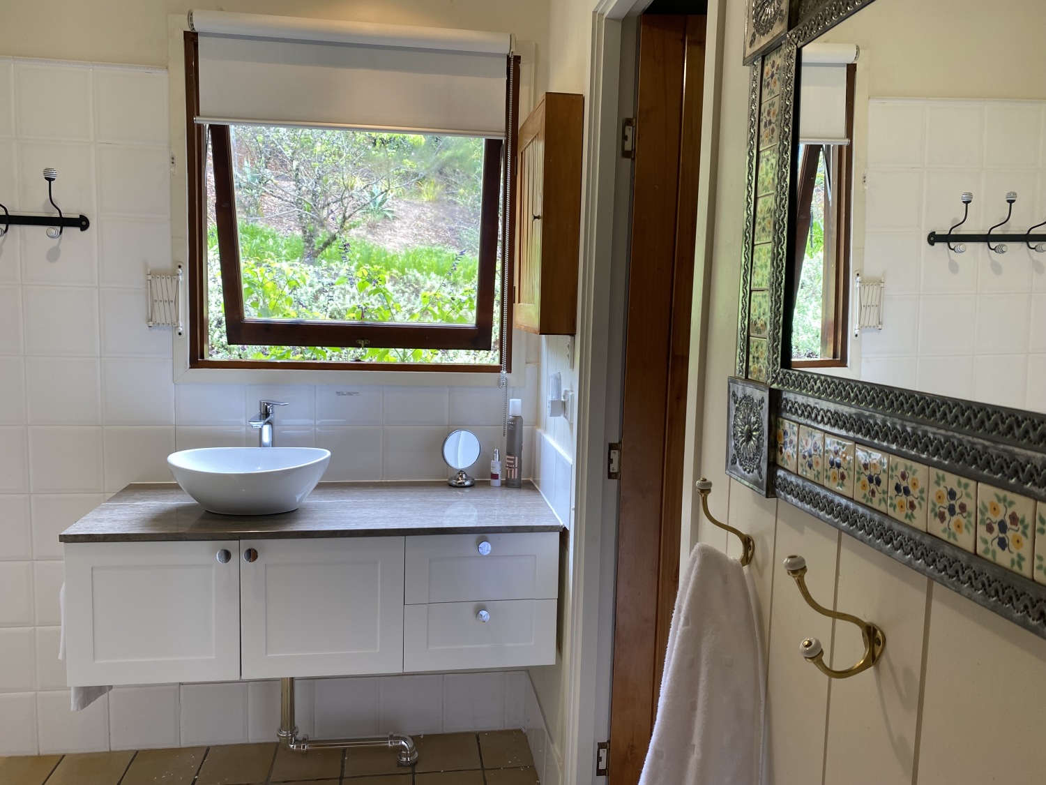 Main bedroom ensuite Oct 21.jpg