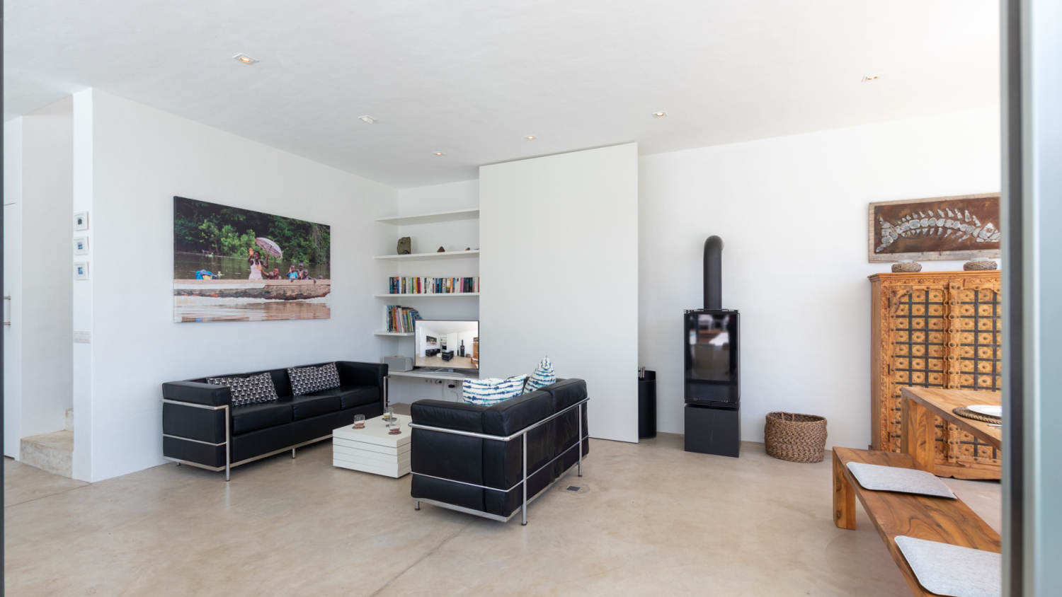 LOUNGE 2 LESS 2MB.jpg