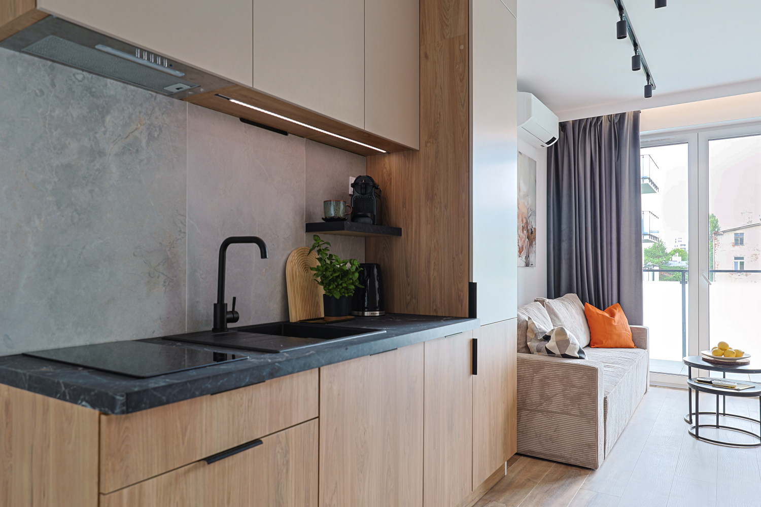 widok z kuchni na balkon2.jpg