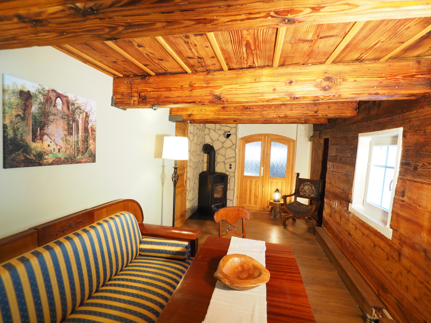 5_Hexe_Ornella_Blockstube_von hinten.JPG