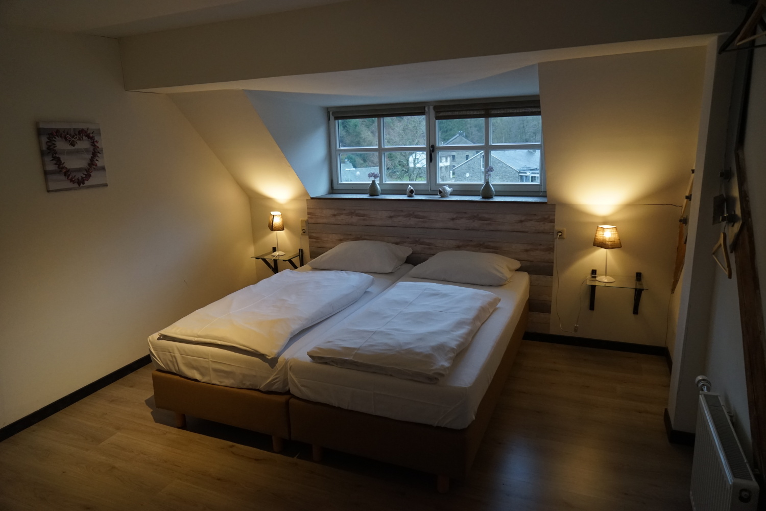 Doppelzimmer Rursee-1.JPG