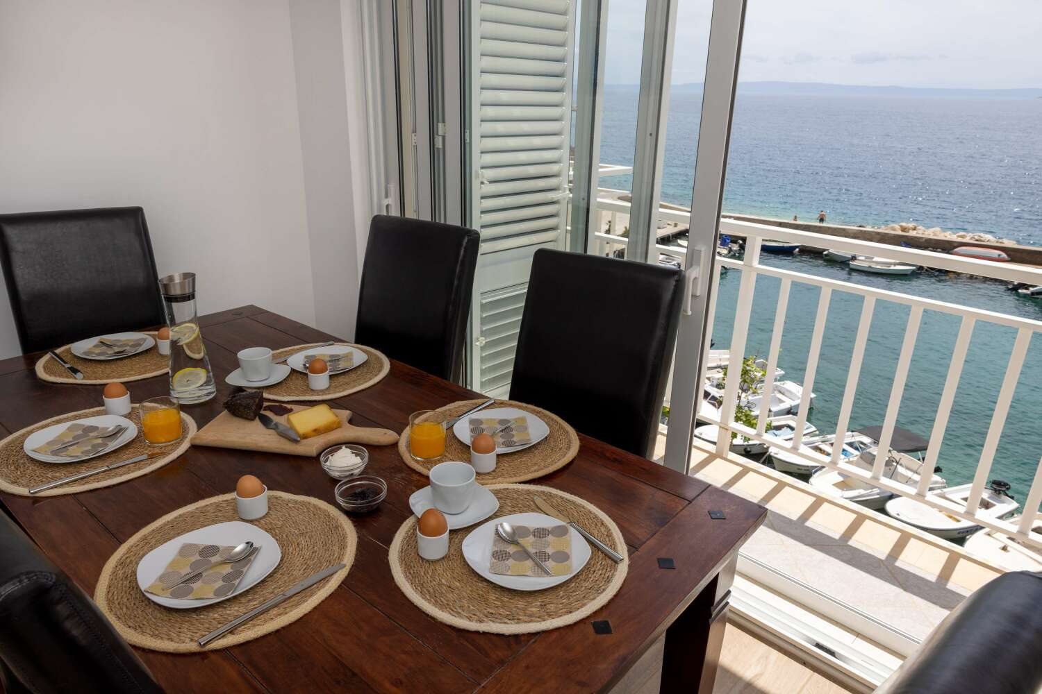 6_a42_dining_table4 - tiny800kb.jpg