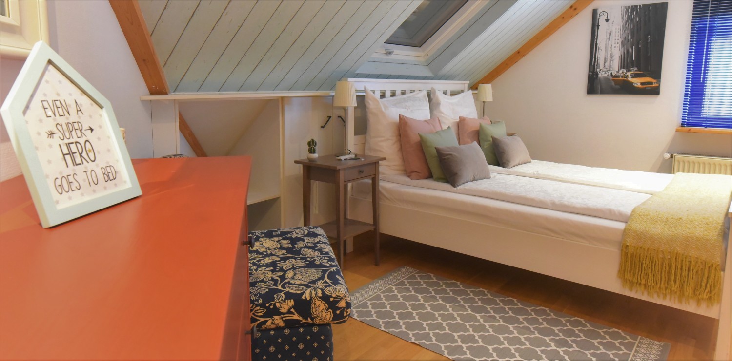 Bedroom Comode wide View1 (3).JPG