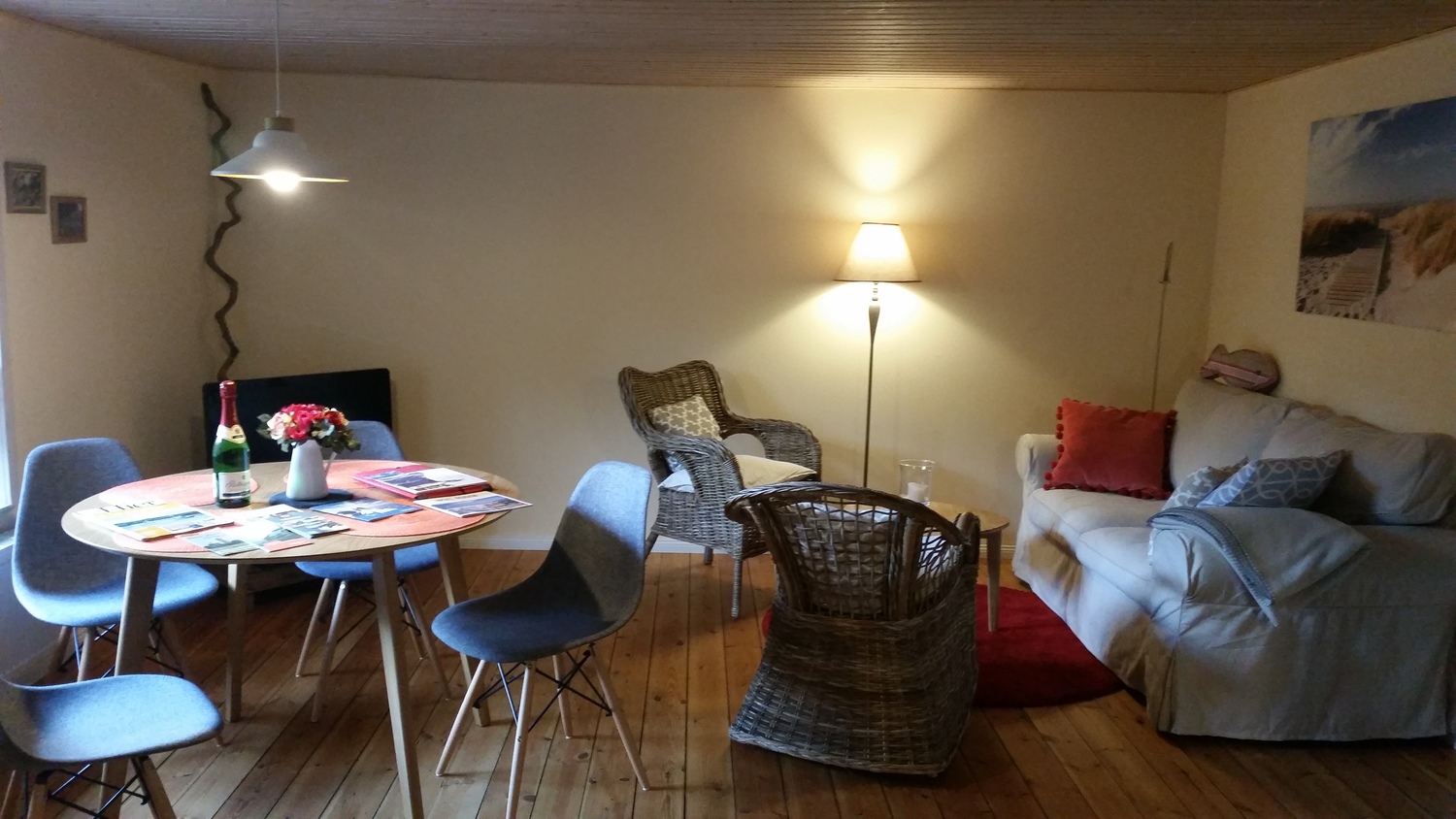 Fewo Oie Blick von Küche ins Wohnzimmer.jpg