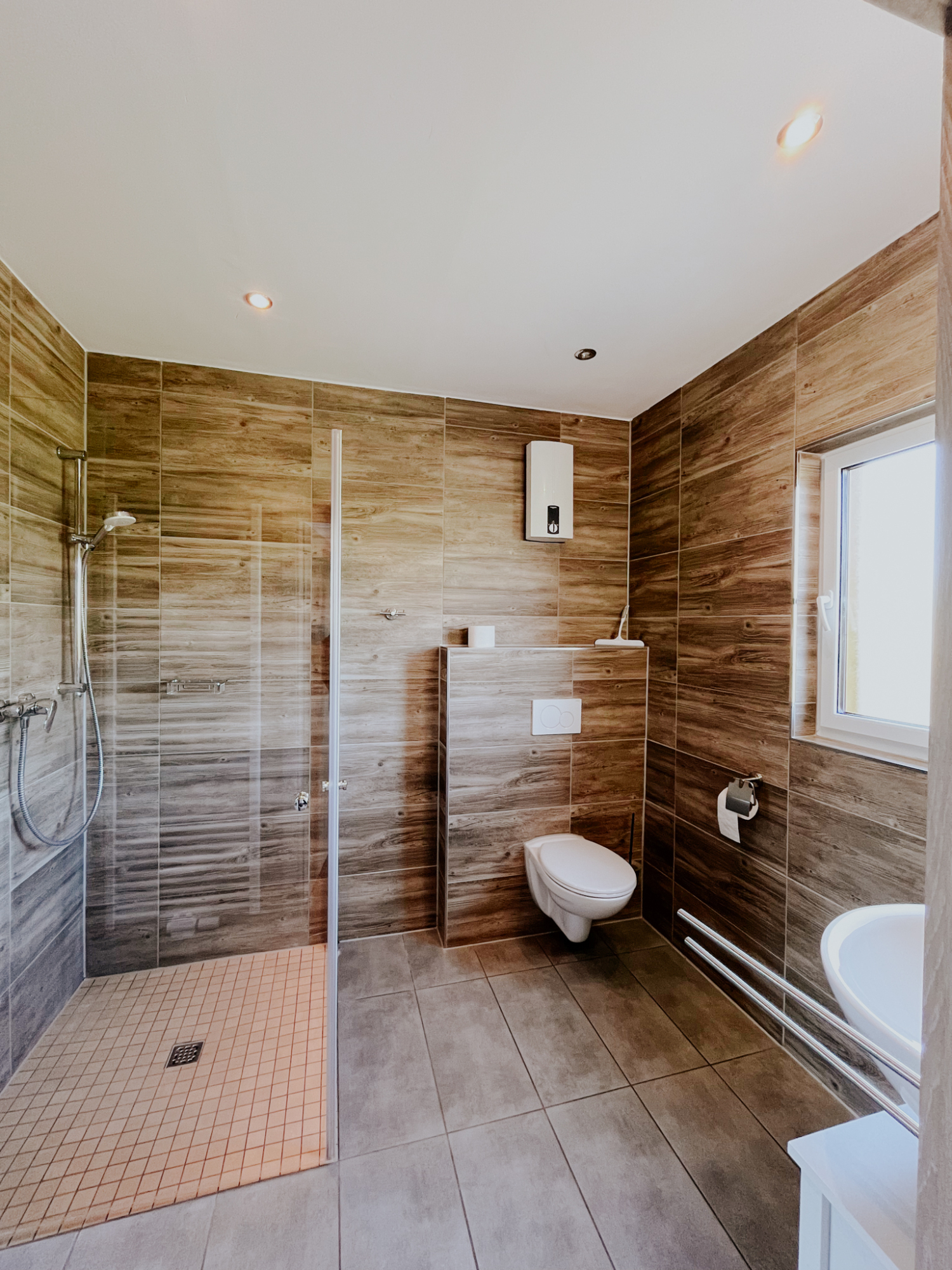 Badezimmer weitwinkel Haus 9.jpg