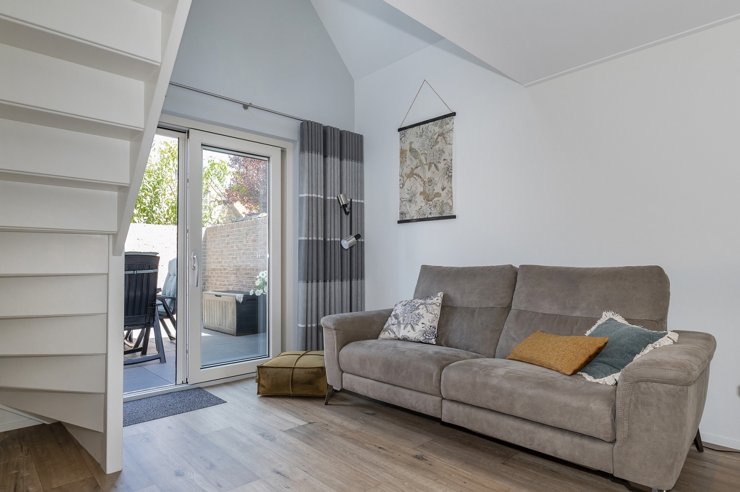 Relaxbank woonkamer Vakantiehuis 2bijZee.JPG