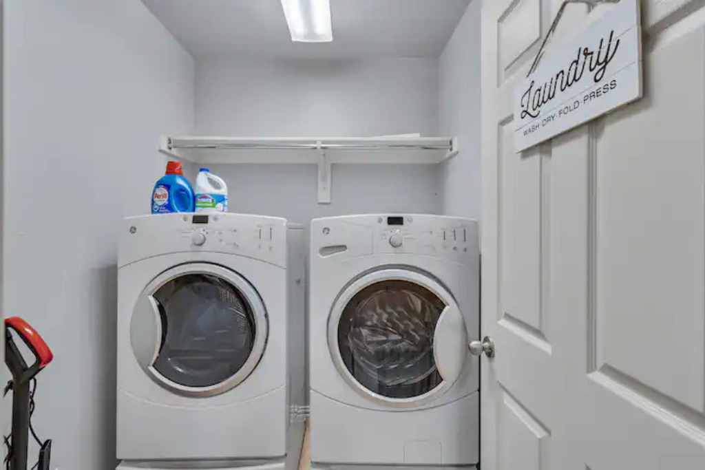 Larreta Airbnb pics  (6).png