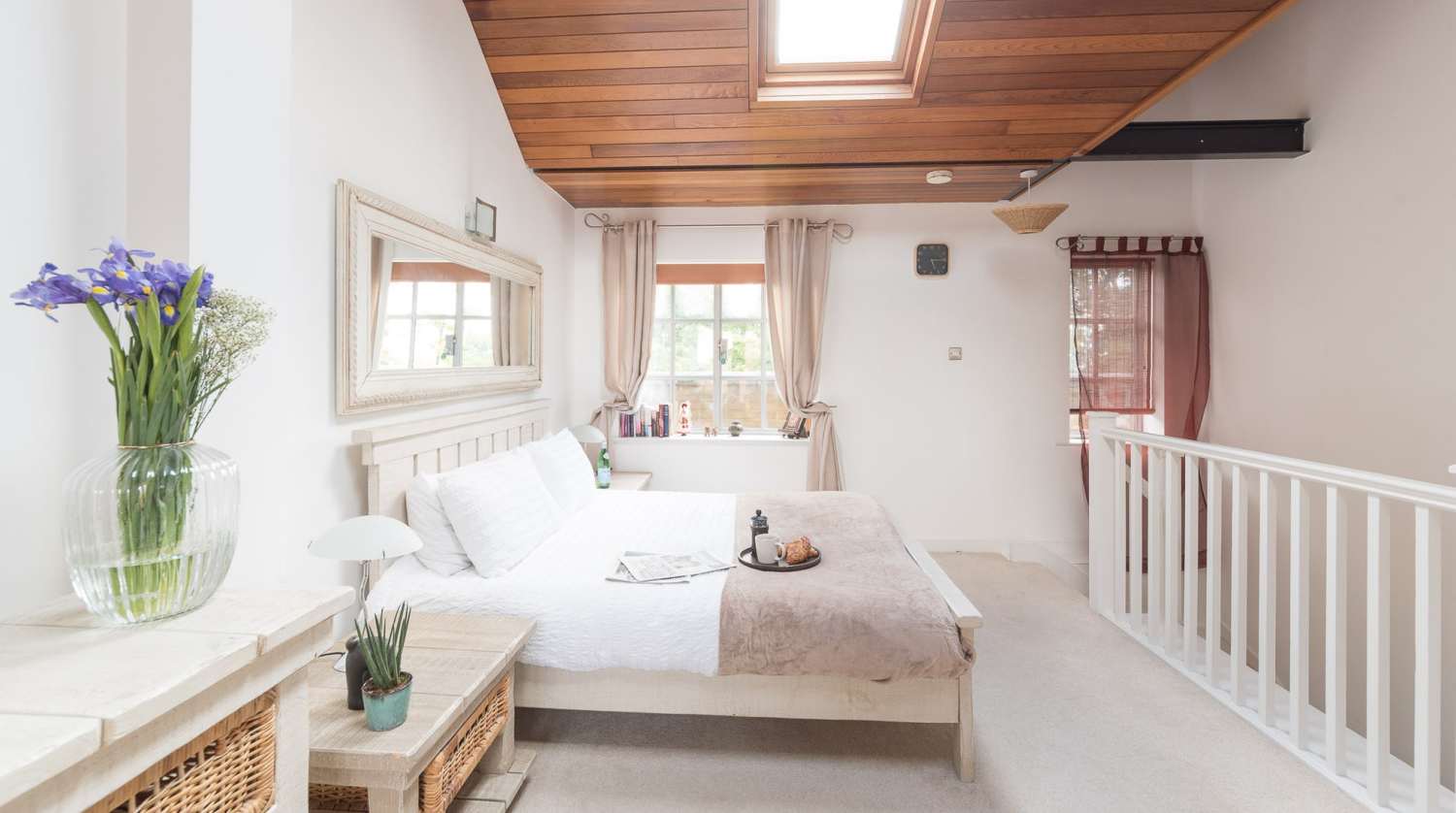 L3 penthouse bedroom exposed beam.jpg