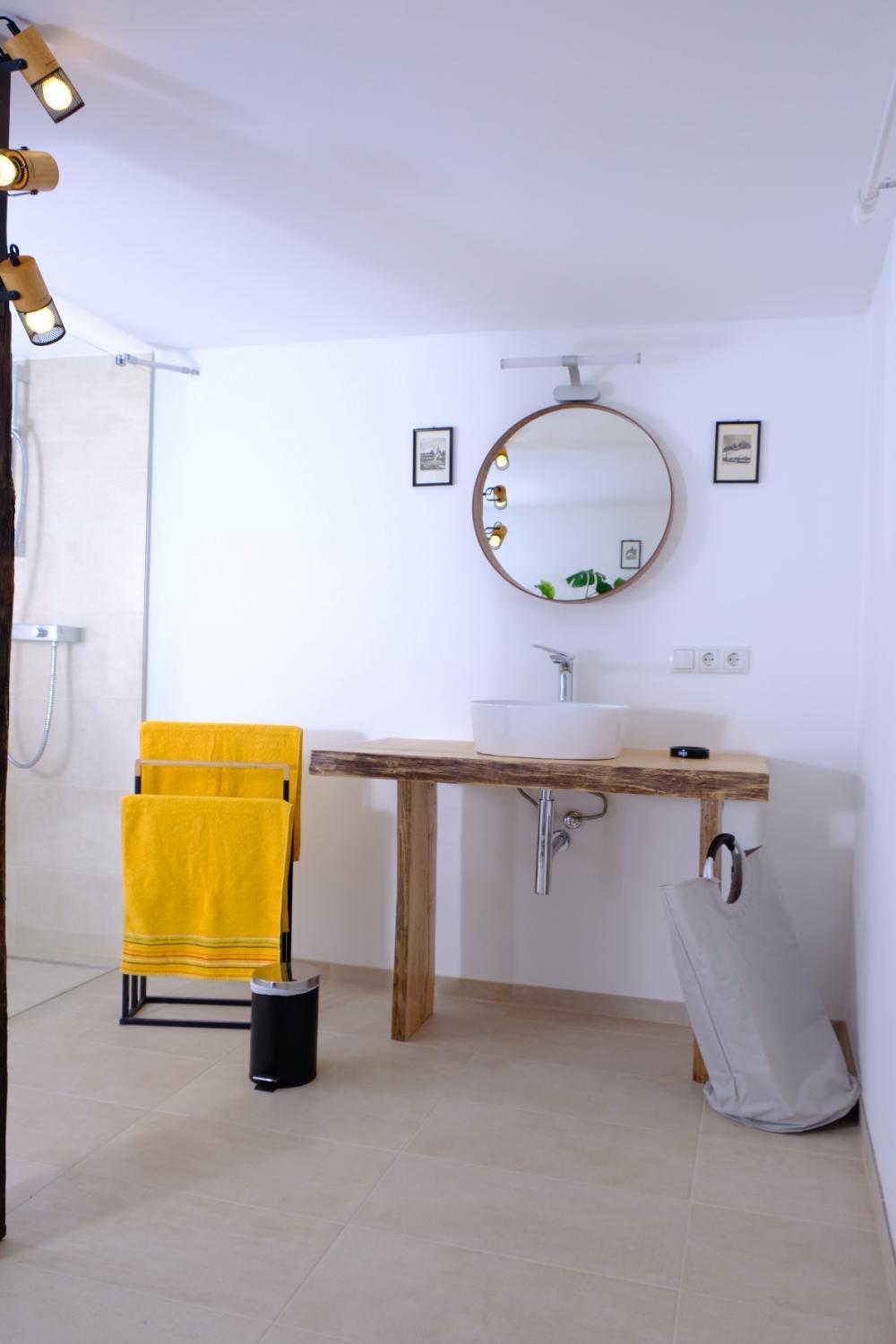 Badezimmer oben (6).jpg